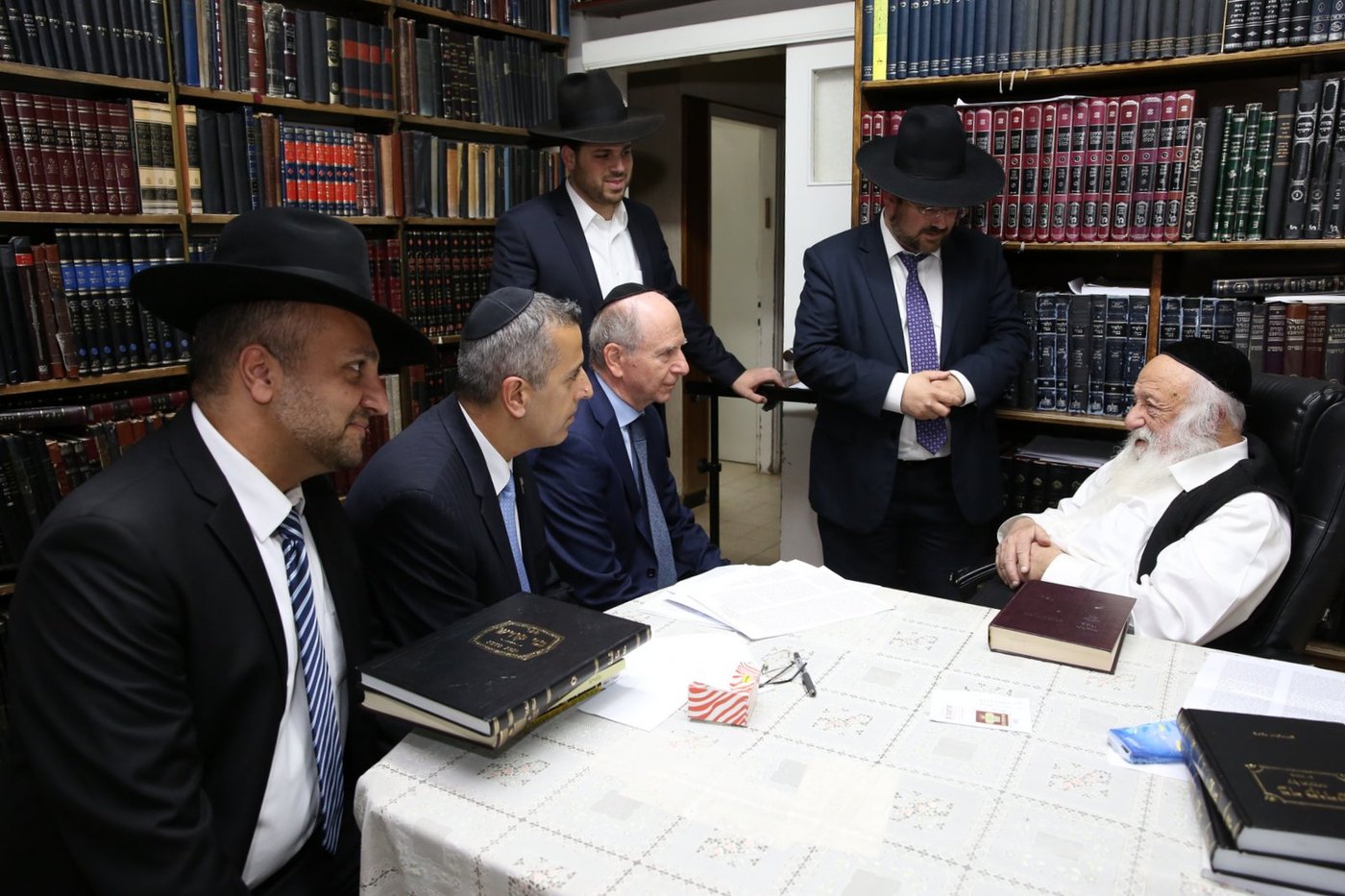 הנהלת מלון 'הילטון' תל אביב עלו לקבל את ברכתם של גדולי ישראל