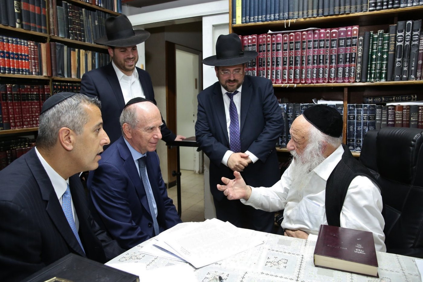 הנהלת מלון 'הילטון' תל אביב עלו לקבל את ברכתם של גדולי ישראל