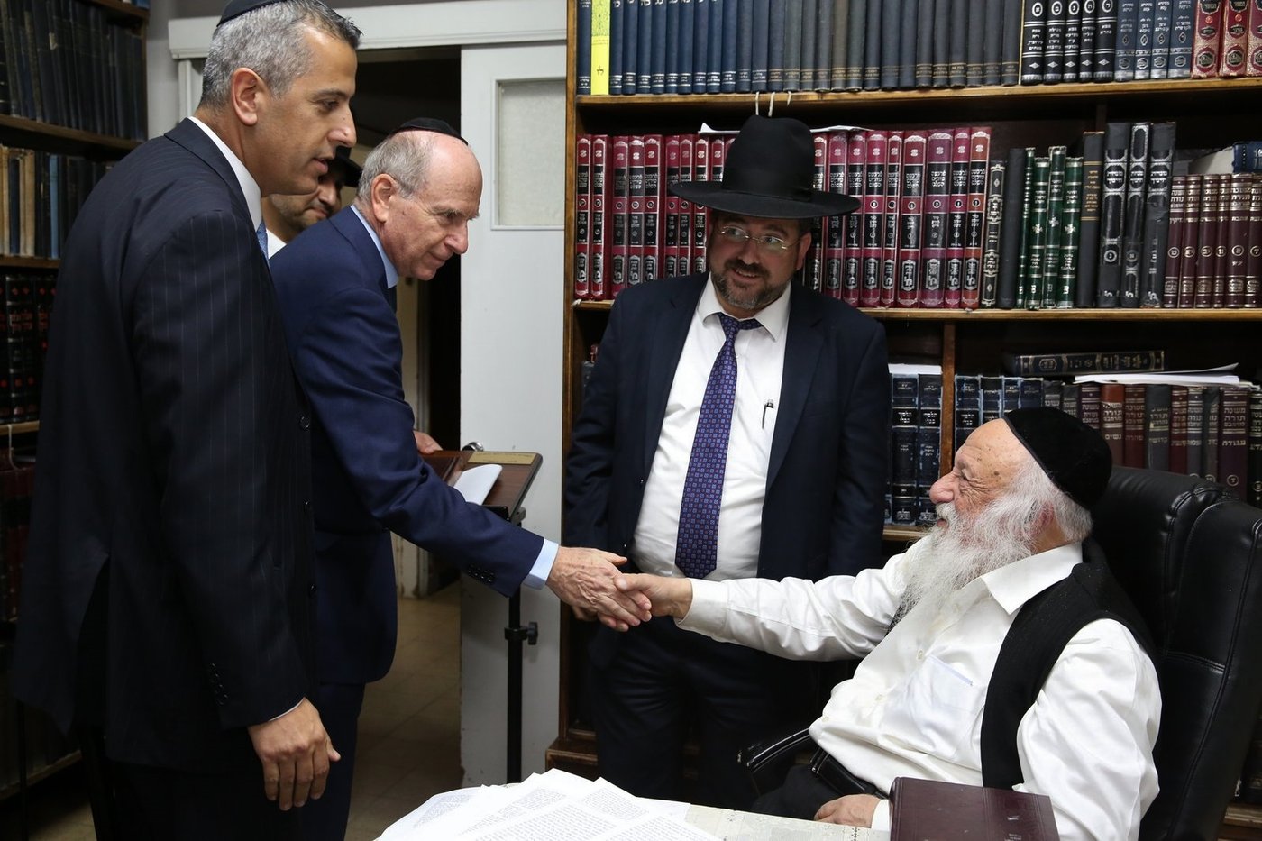 הנהלת מלון 'הילטון' תל אביב עלו לקבל את ברכתם של גדולי ישראל