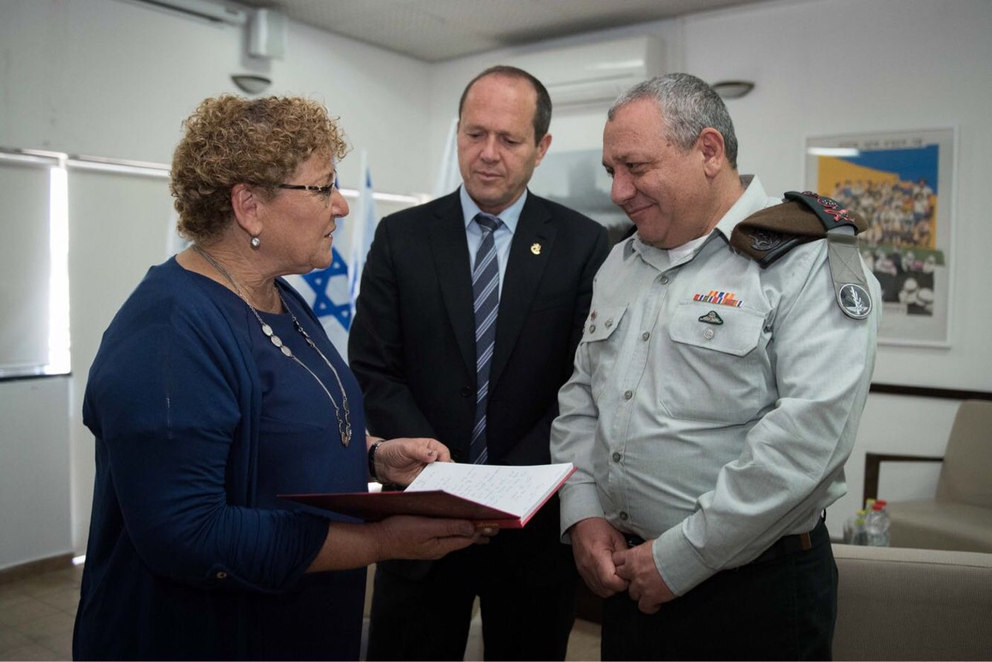 הרמטכ"ל גדי איזנקוט נפגש עם מרים פרץ