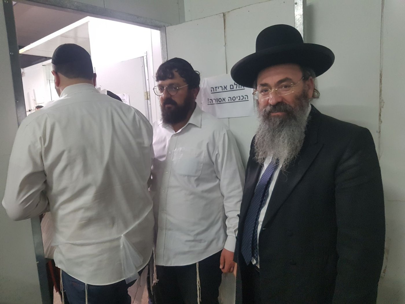 צפו: שירה וריקודים לכבוד הרב יעקב אמסלם