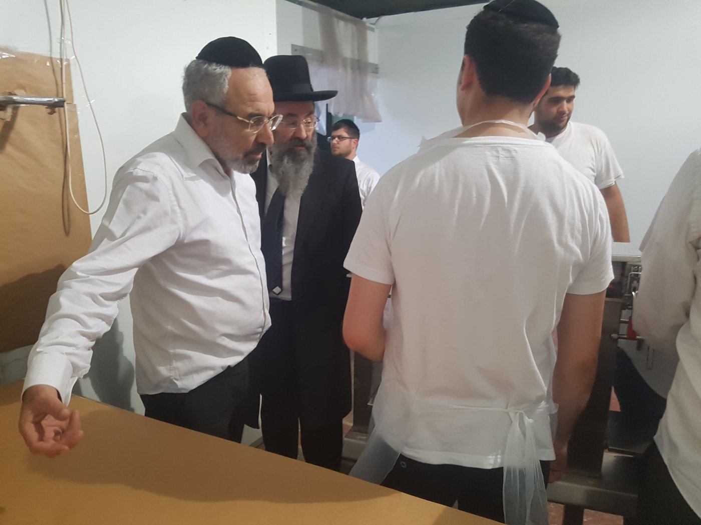 צפו: שירה וריקודים לכבוד הרב יעקב אמסלם