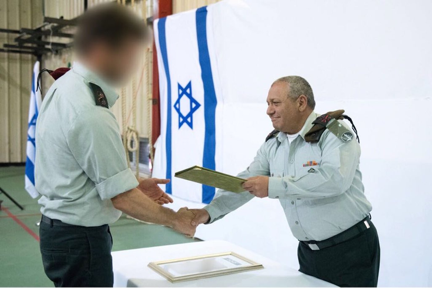 הרמטכ"ל העניק את "עיטור המופת" ללוחם על מבצע חשאי