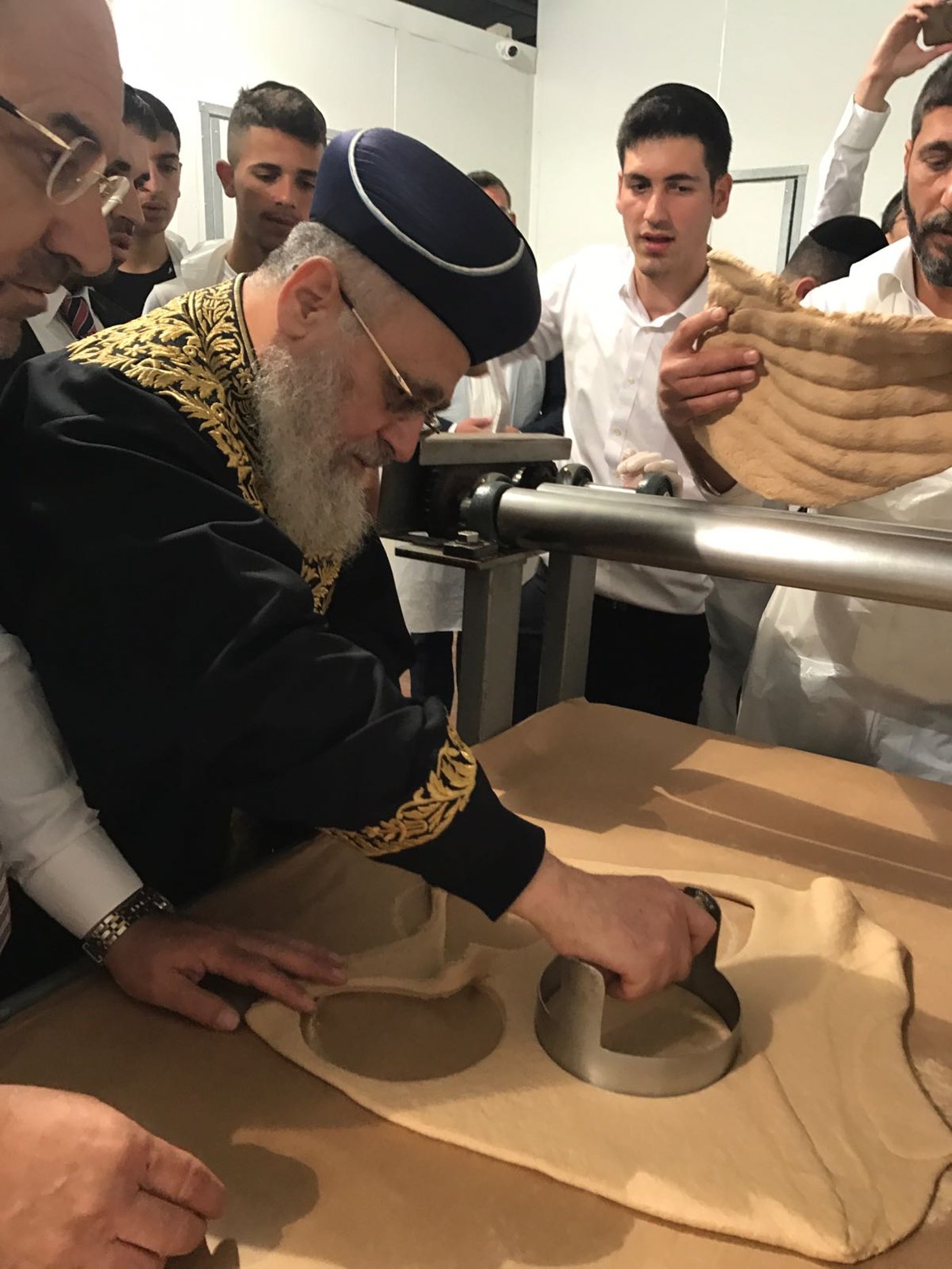 לאחר חצות: הראשונים לציון באפיית מצות