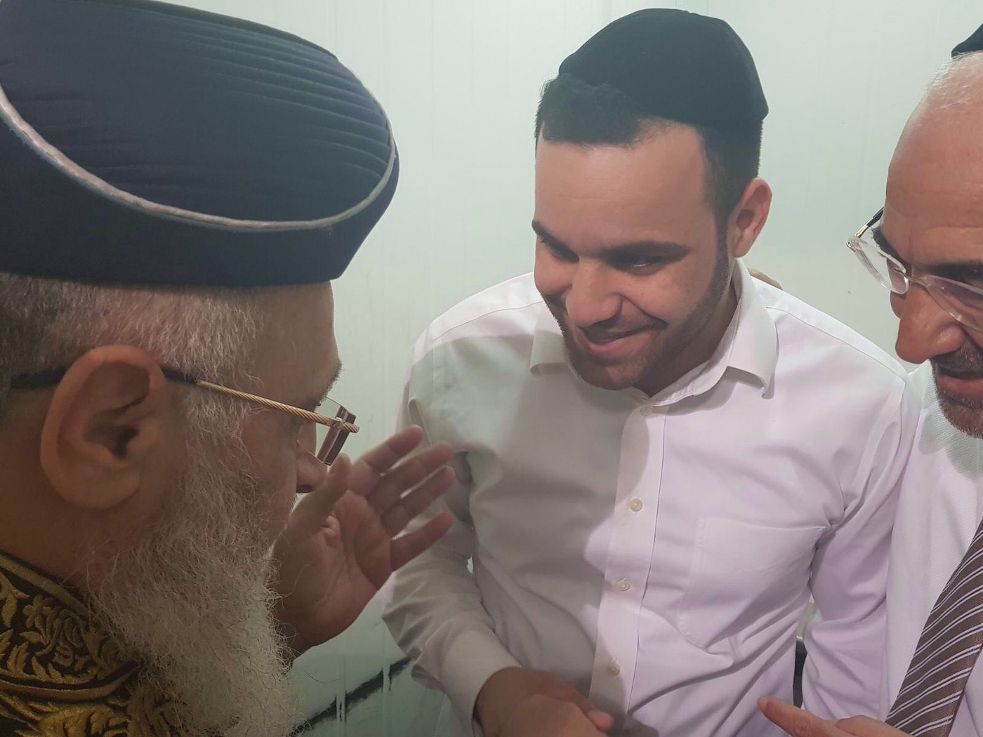 צפו: הראשל"צ במצוות הכנת מצות ערב החג