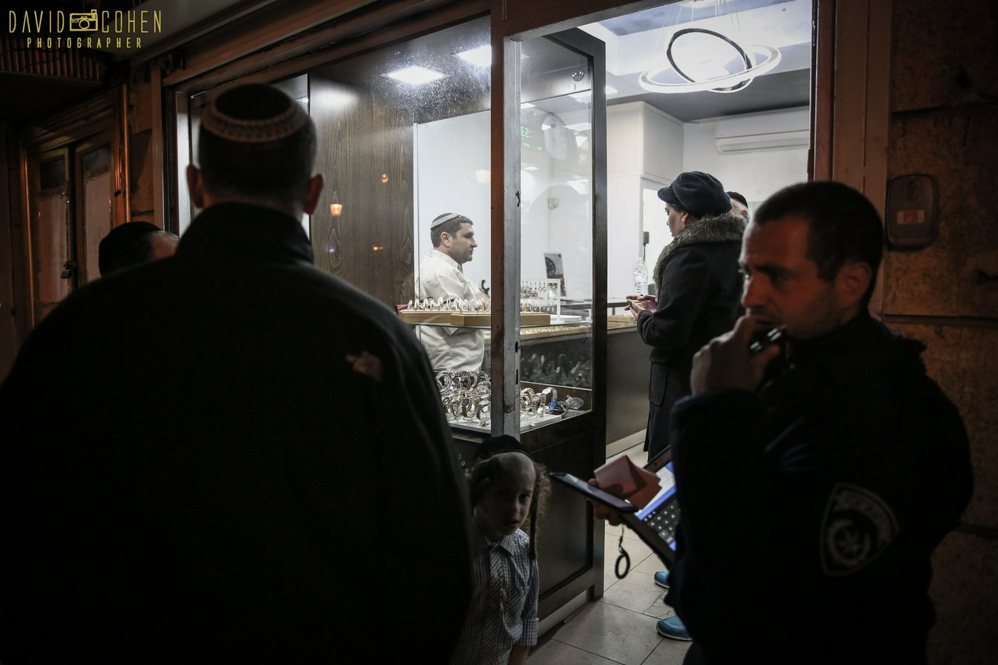 חנות התכשיטים בצפת נשדדה בתוך דקה • צפו