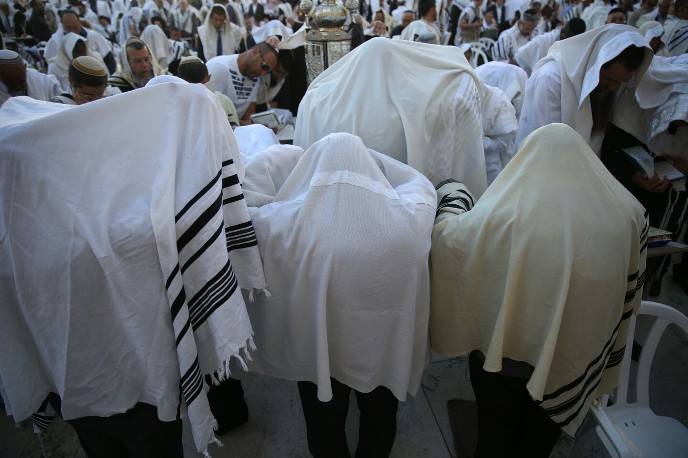 אלפים השתתפו בברכת כהנים בכותל המערבי • צפו
