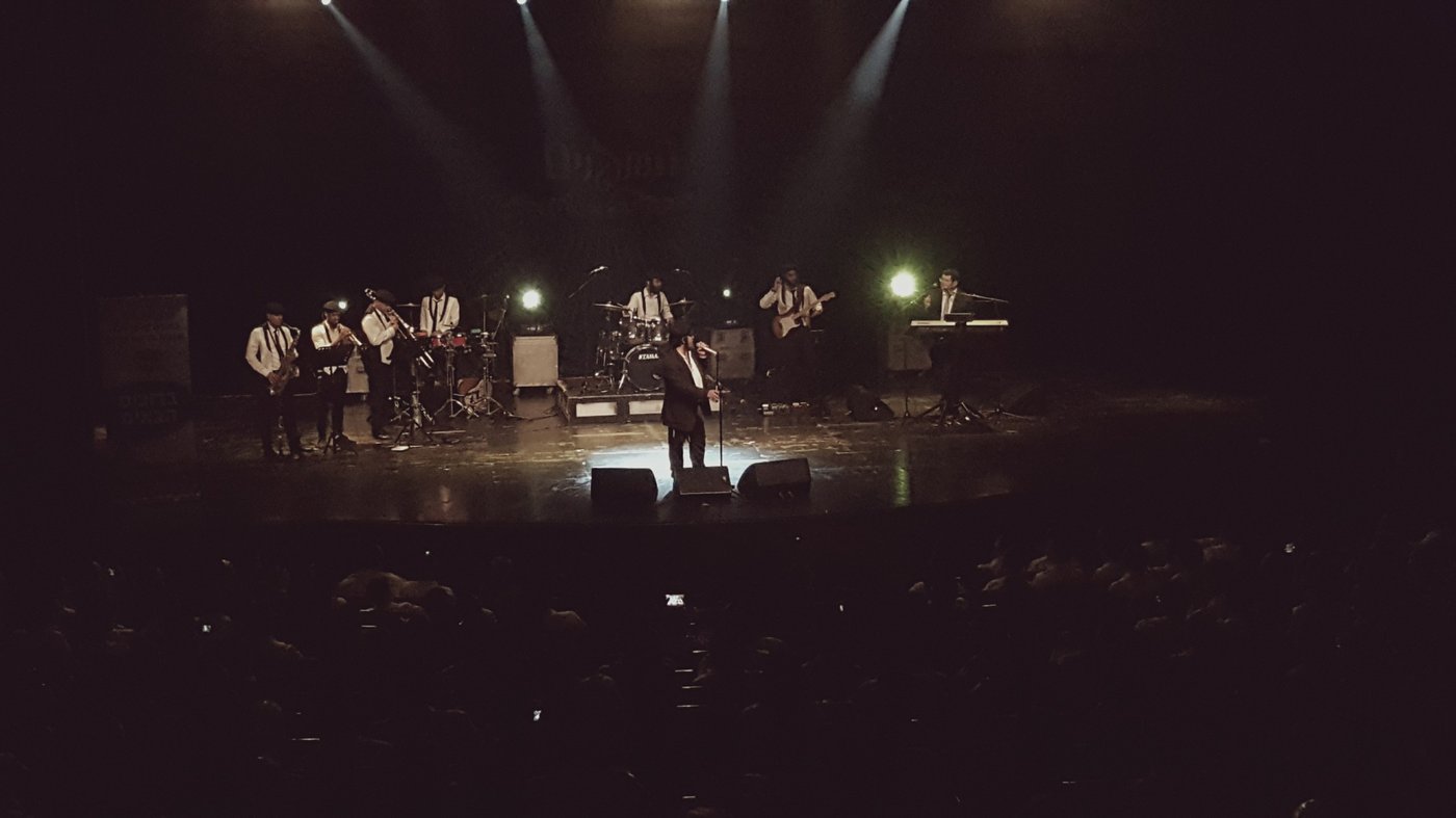 מיילך קאהן ו'המנגנים' סחפו את פתח תקווה • צפו
