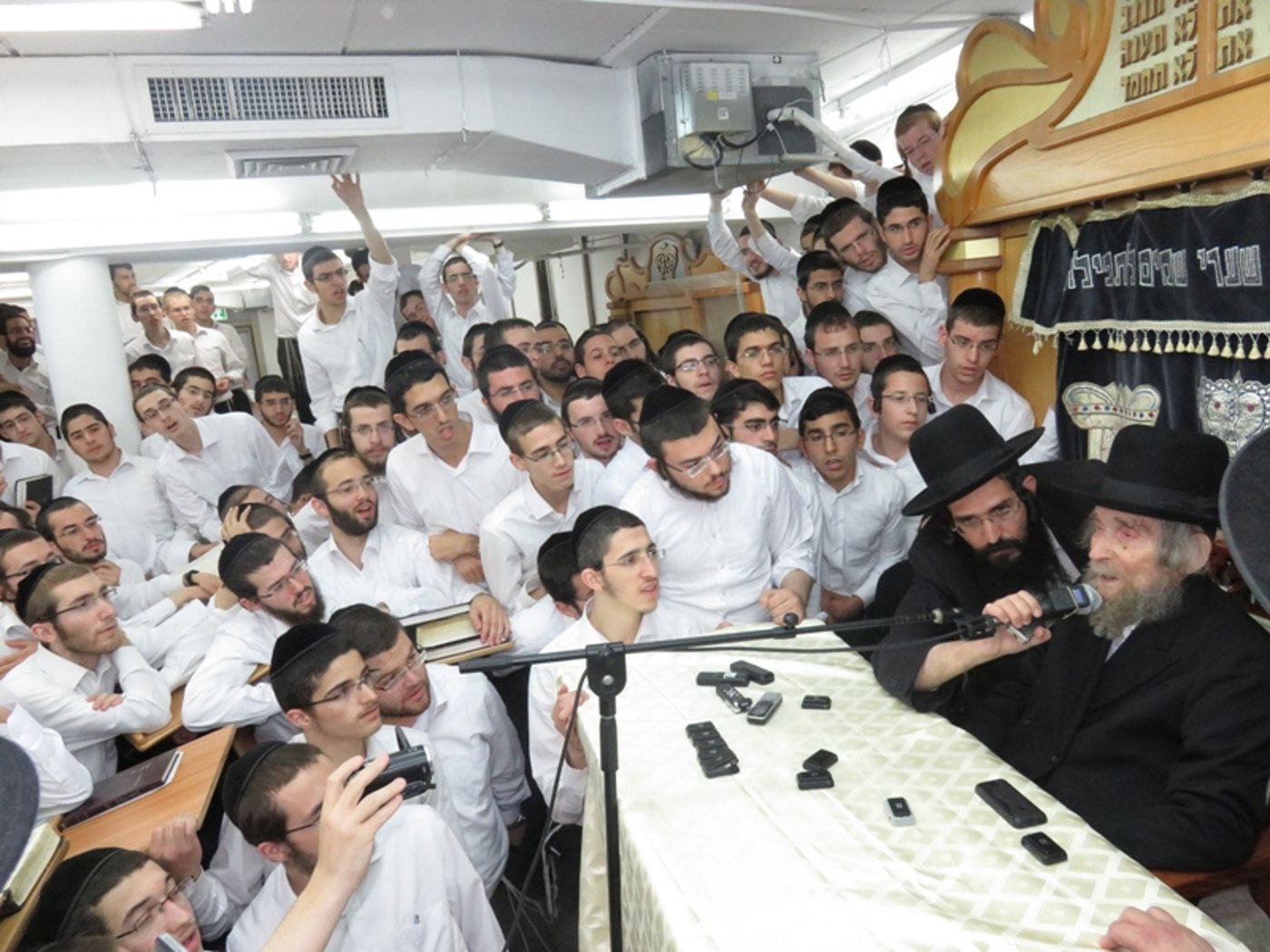 מרן הגראי"ל זצ"ל בישיבת אורחות תורה
