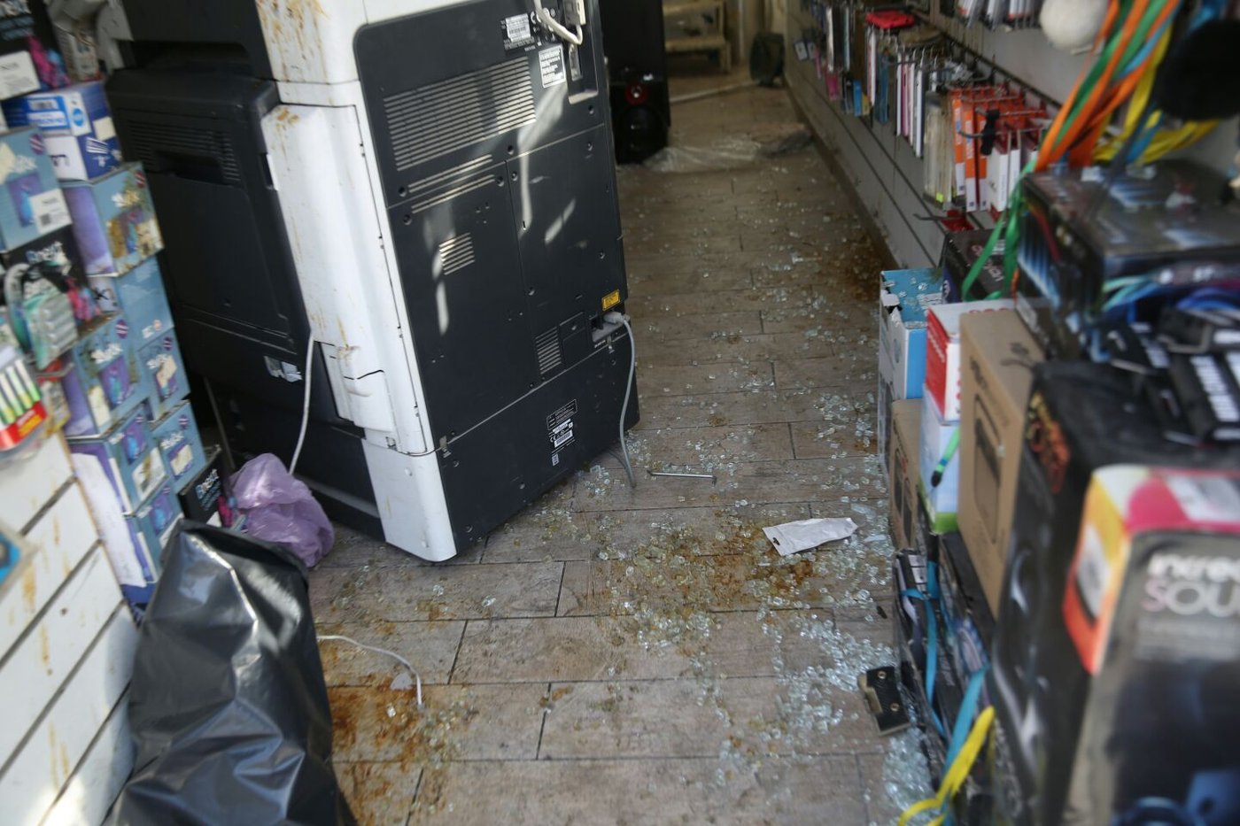מי מתנכל לקפה אינטרנט במאה שערים?