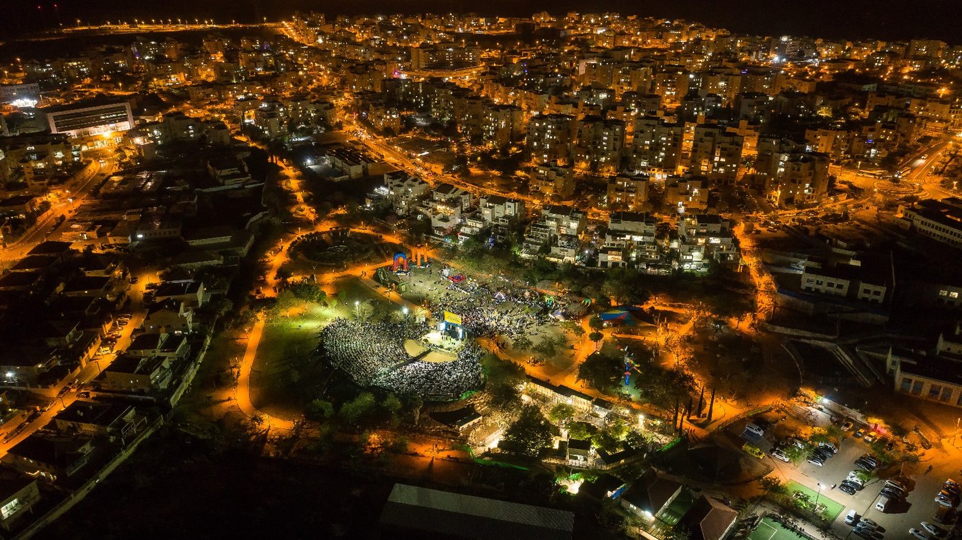 מהאוויר: כך חוגגים פסח בעיר אלעד • צפו
