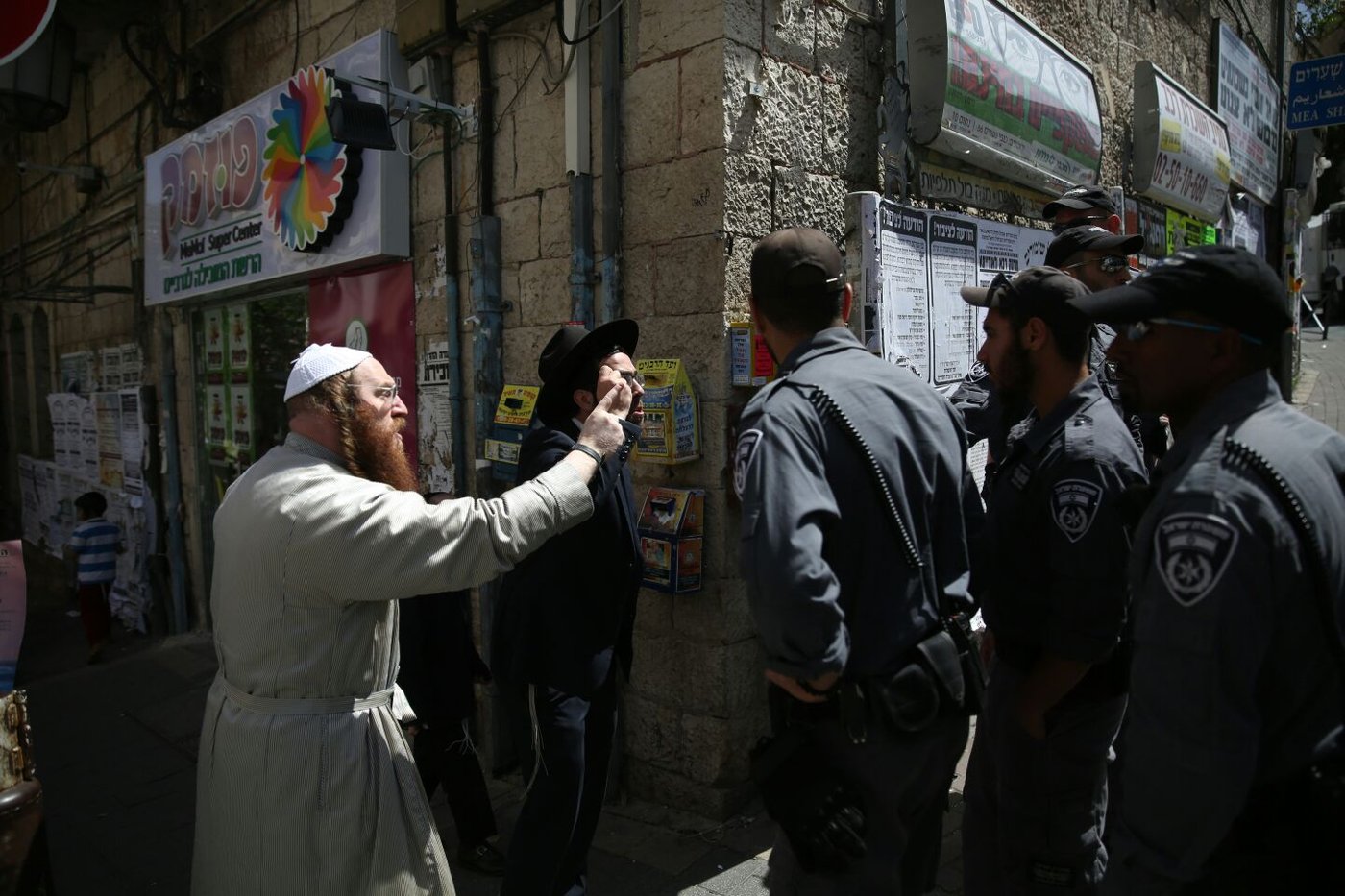צפו: הפגנות סוערות בירושלים ובבית שמש נגד נתיחת גופת הפעוט