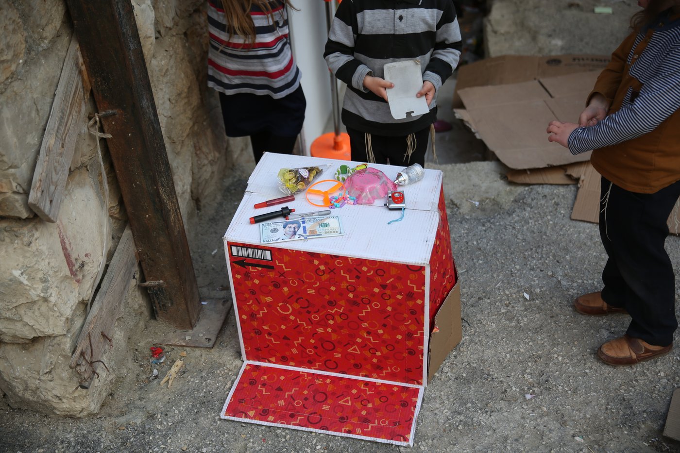 הצצה נדירה לשוק האג'ואים במאה שערים
