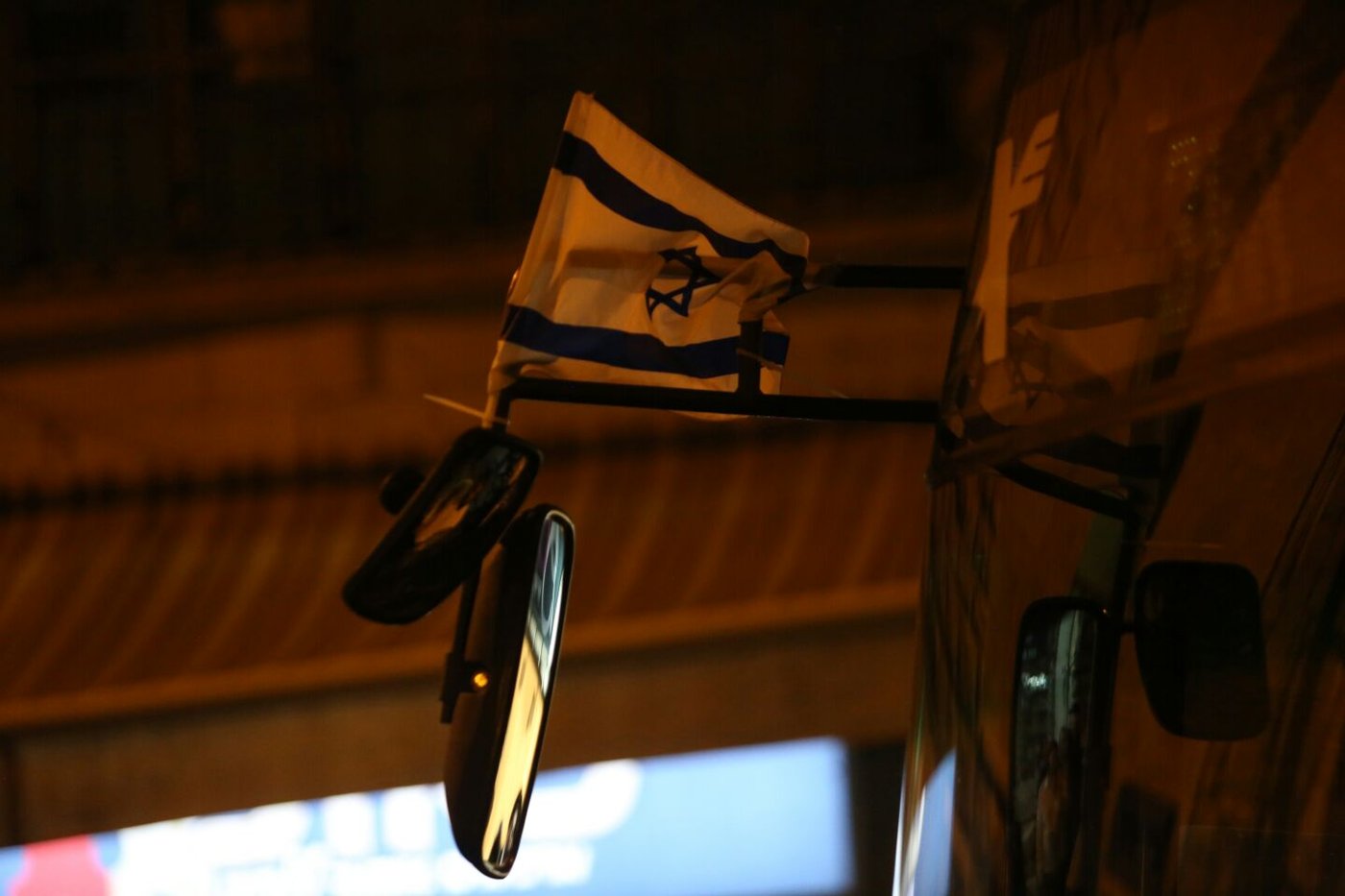 הפרובוקציה של נטורי קרתא: שריפת פחים בצפירה