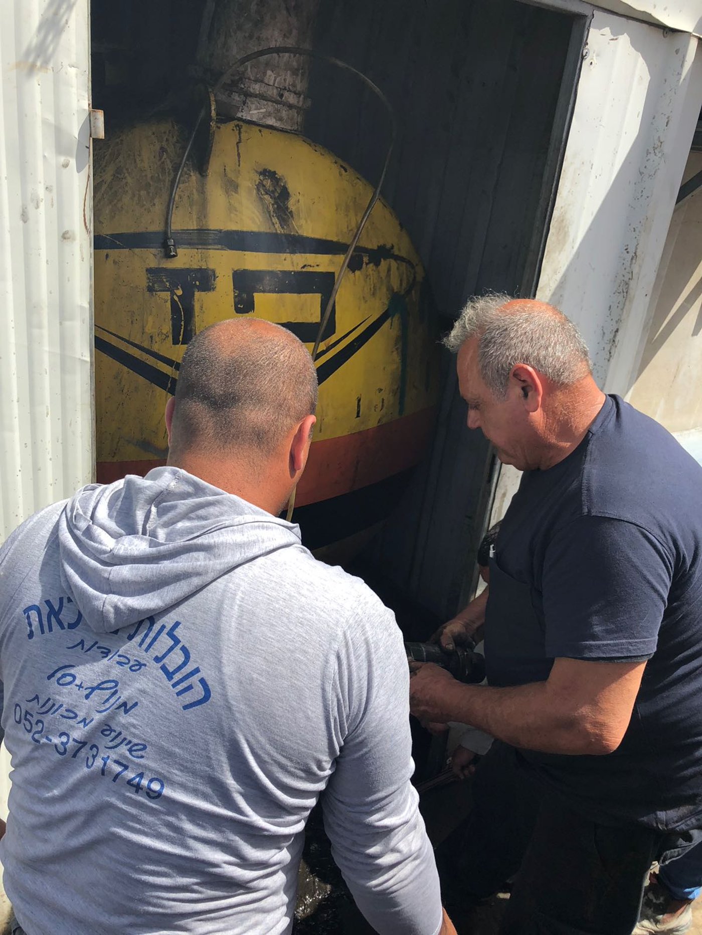 המשטרה סגרה תחנת דלק פיראטית בעראבה • תיעוד