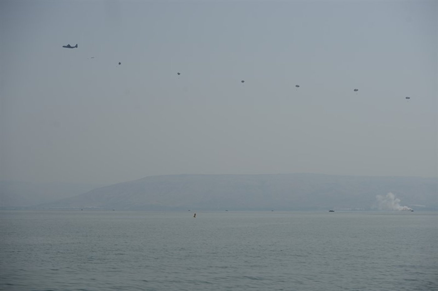 קצינים בכירים במפגן צניחה מיוחד • צפו