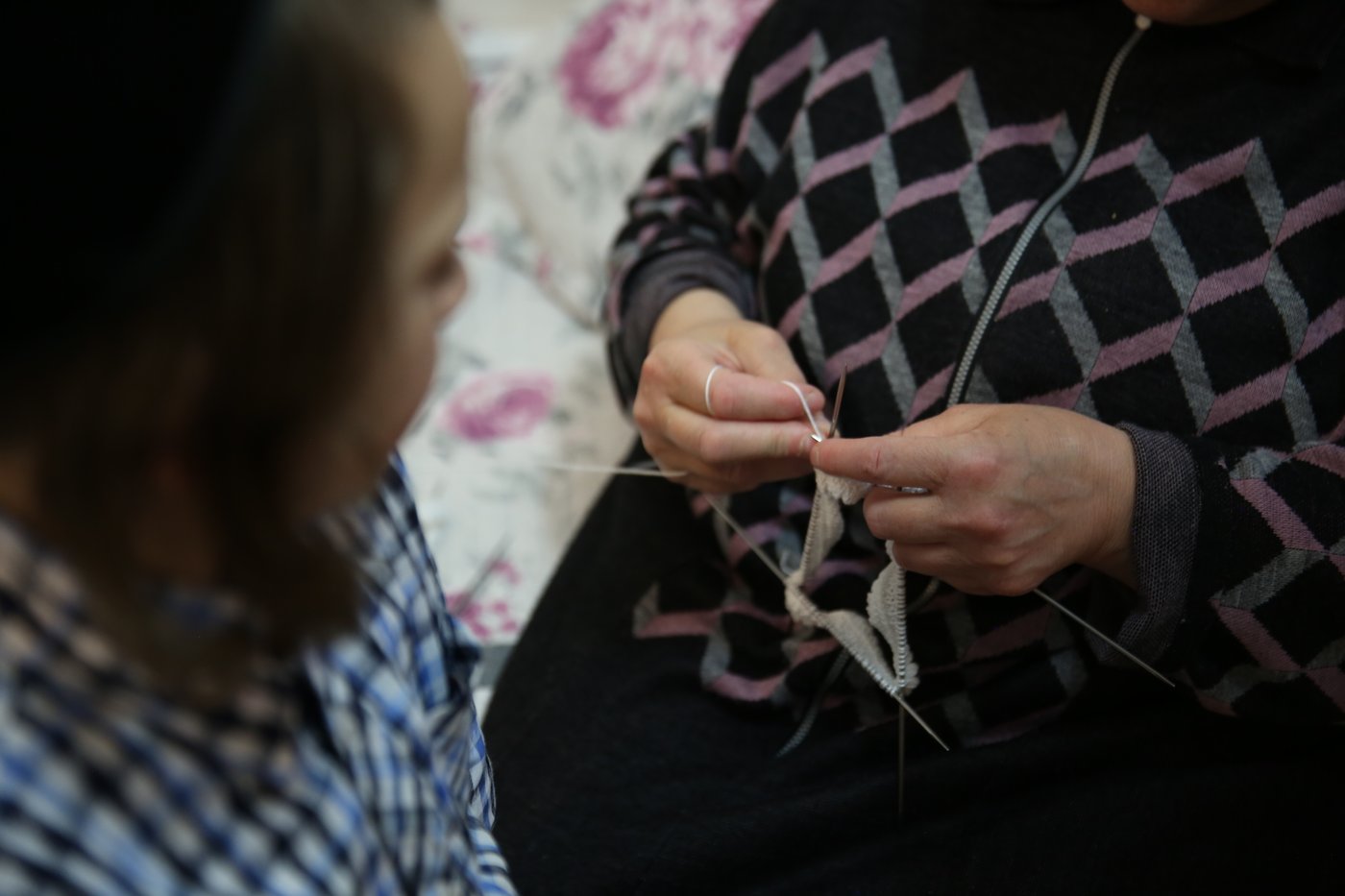 הצצה נדירה: הנשים שסורגות ירמולקע'ס