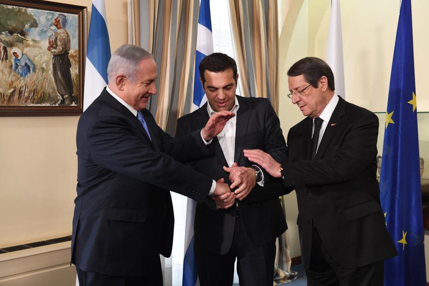 נתניהו עם נשיא קפריסין ניקוס אנסטסיאדיס וראש ממשלת יוון אלכסיס ציפראס. 