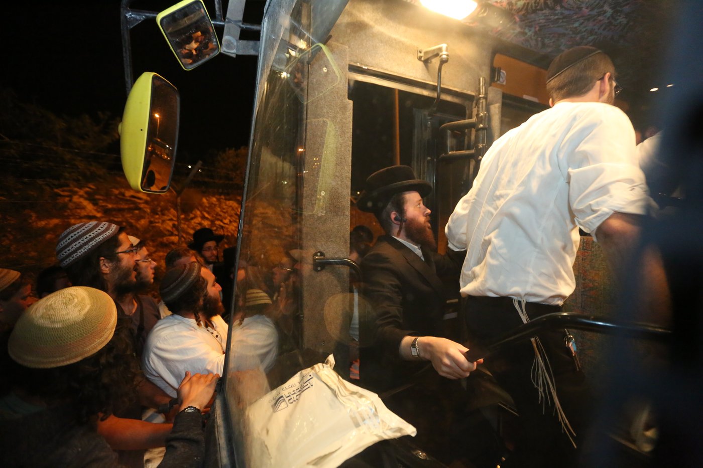 אלפים בכניסה גדולה לקבר יוסף בשכם •צפו
