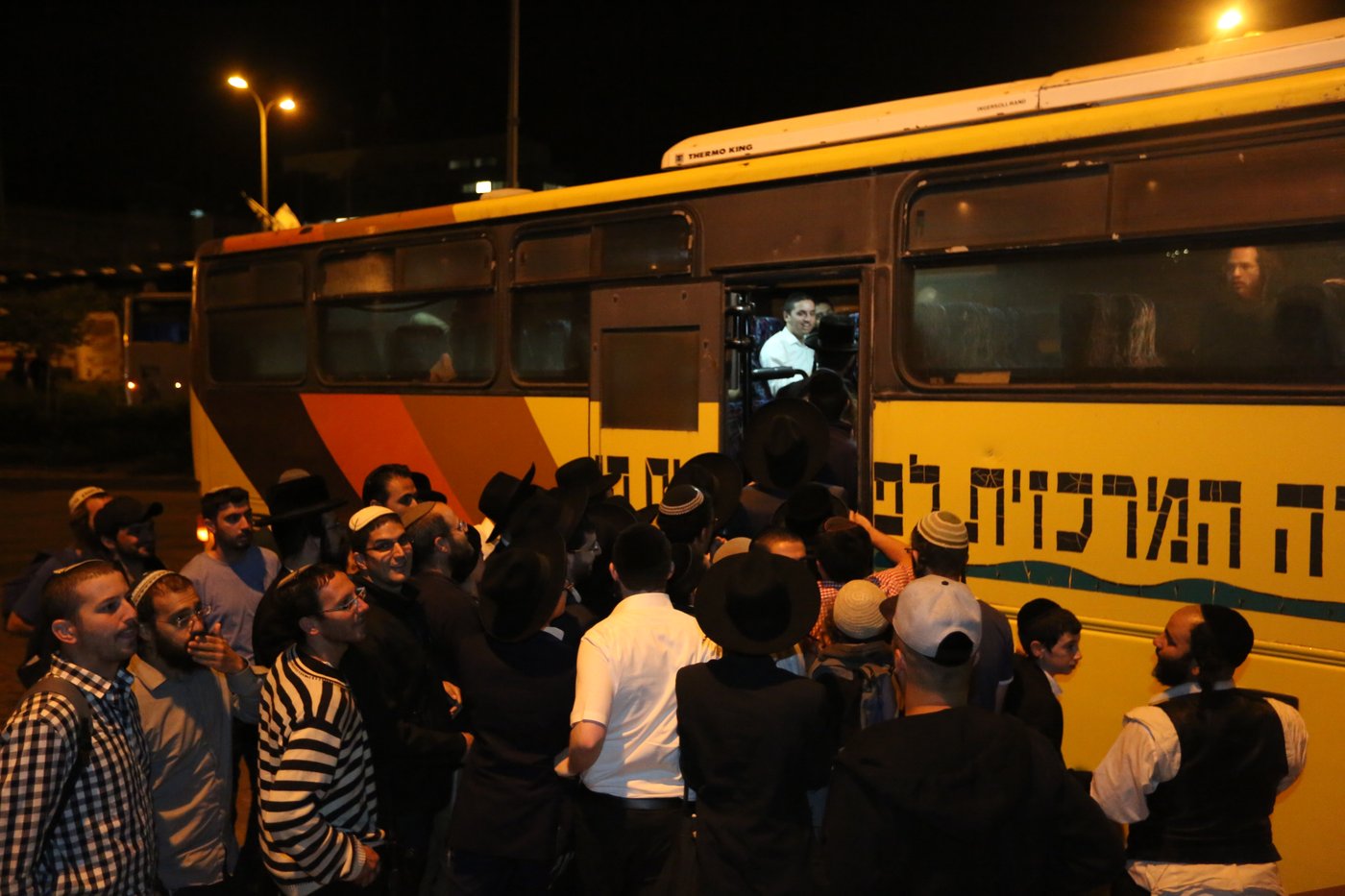 אלפים בכניסה גדולה לקבר יוסף בשכם •צפו