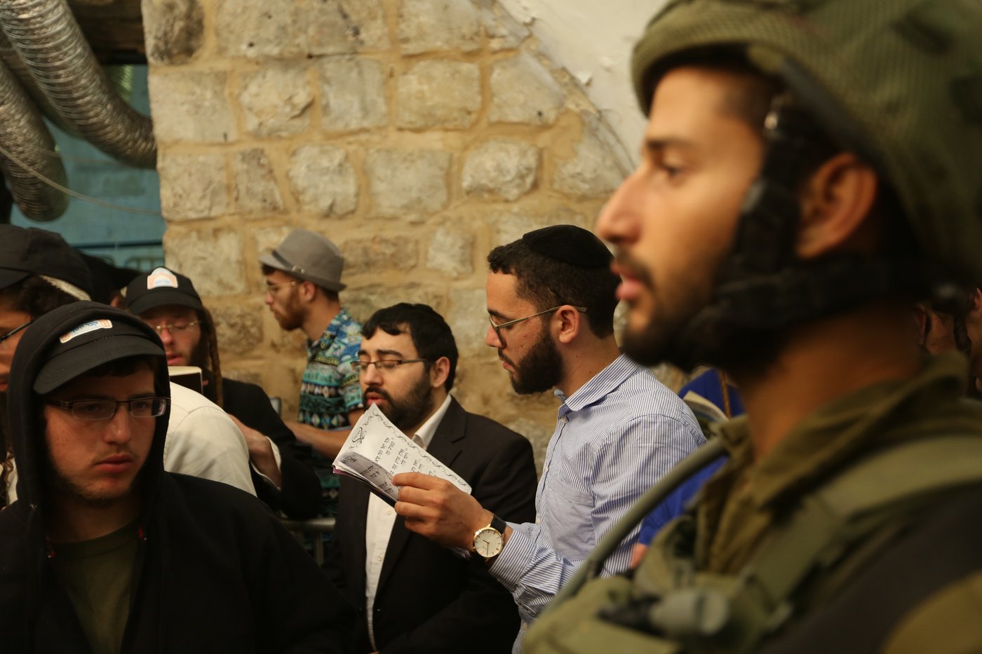 אלפים בכניסה גדולה לקבר יוסף בשכם •צפו