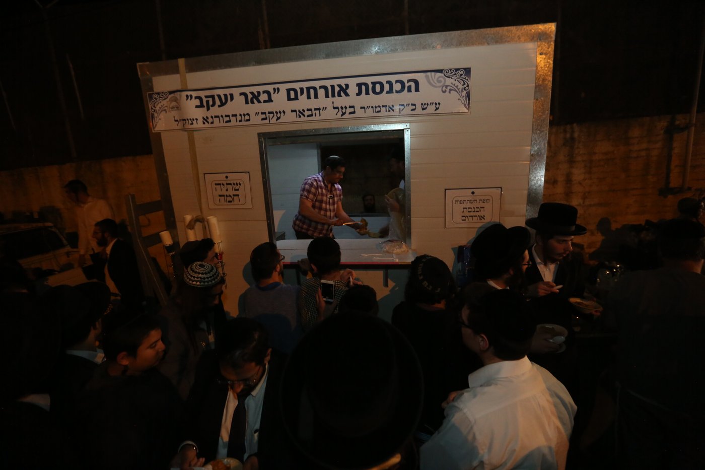 אלפים בכניסה גדולה לקבר יוסף בשכם •צפו
