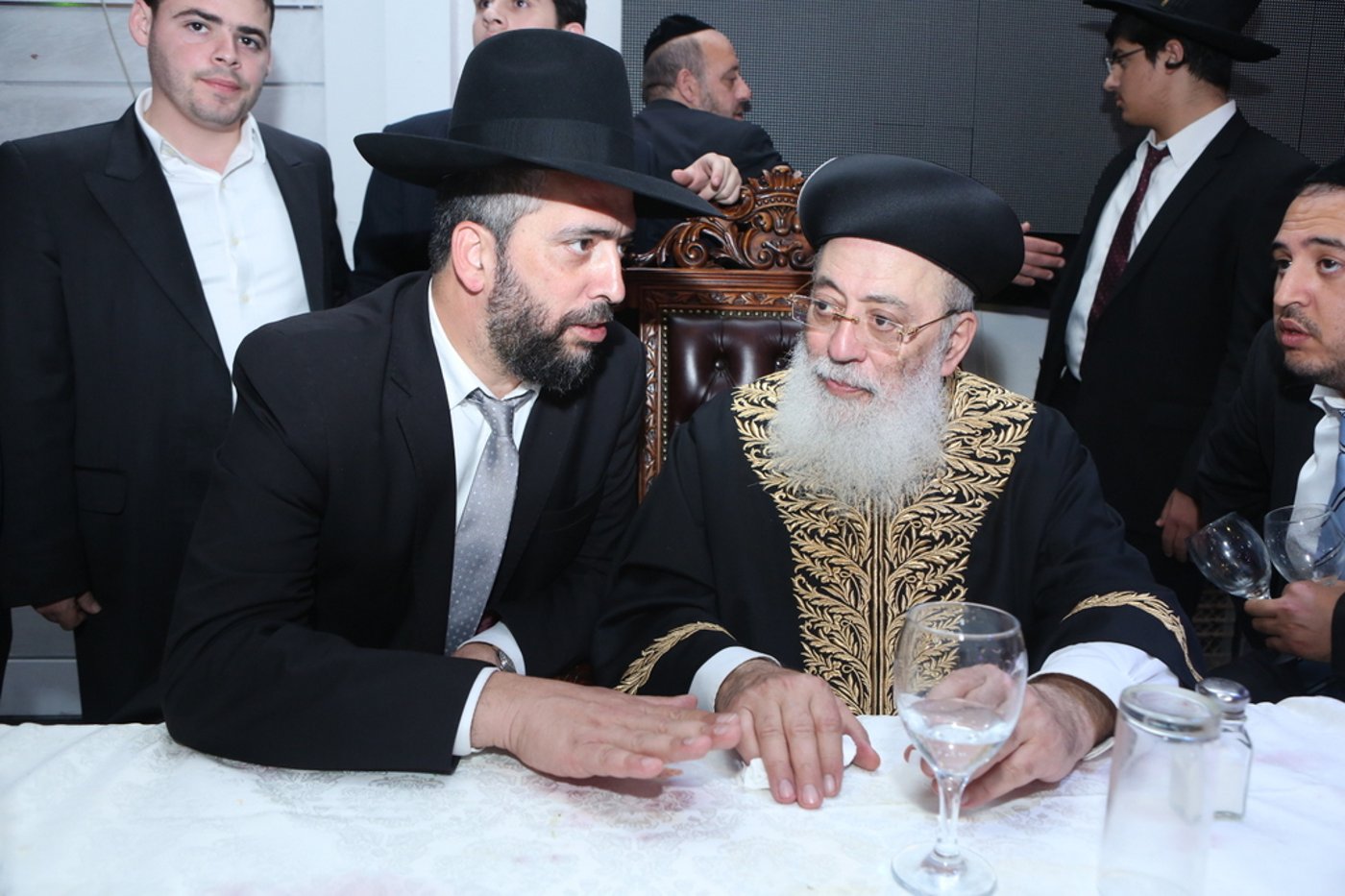 הרב אליהו עמאר לצד אביו הגר"ש עמאר
