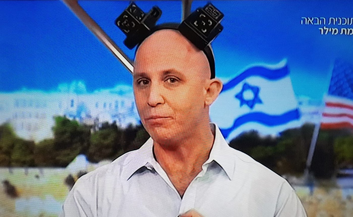 זעזוע: יוצרי "ארץ נהדרת" ביזו את התפילין