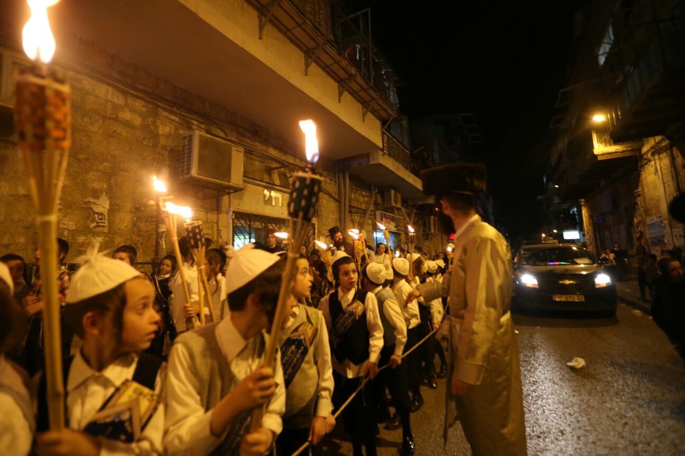 הכנסת ספר תורה בחסידות תולדות אהרון