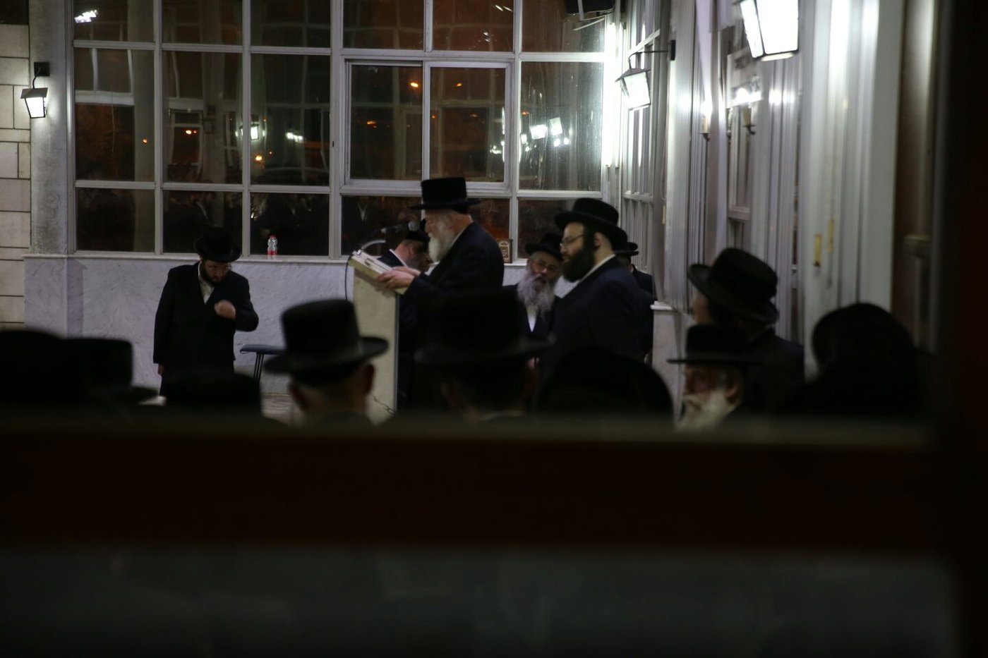 נפרדים משמעון הקטן, בהלוויתו