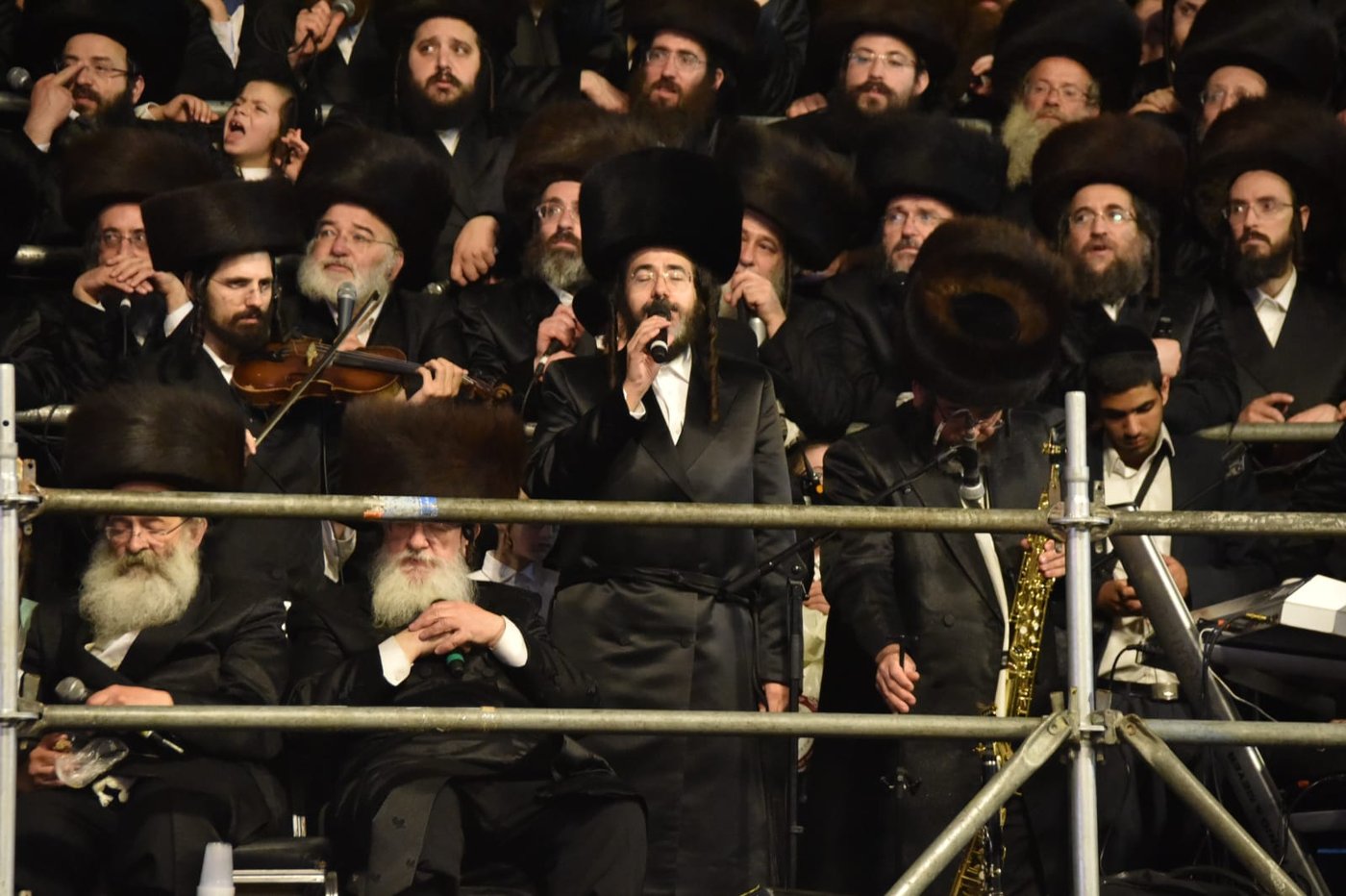 החזן וה'ספודיק' הגוראי בשמחת בעלזא • צפו