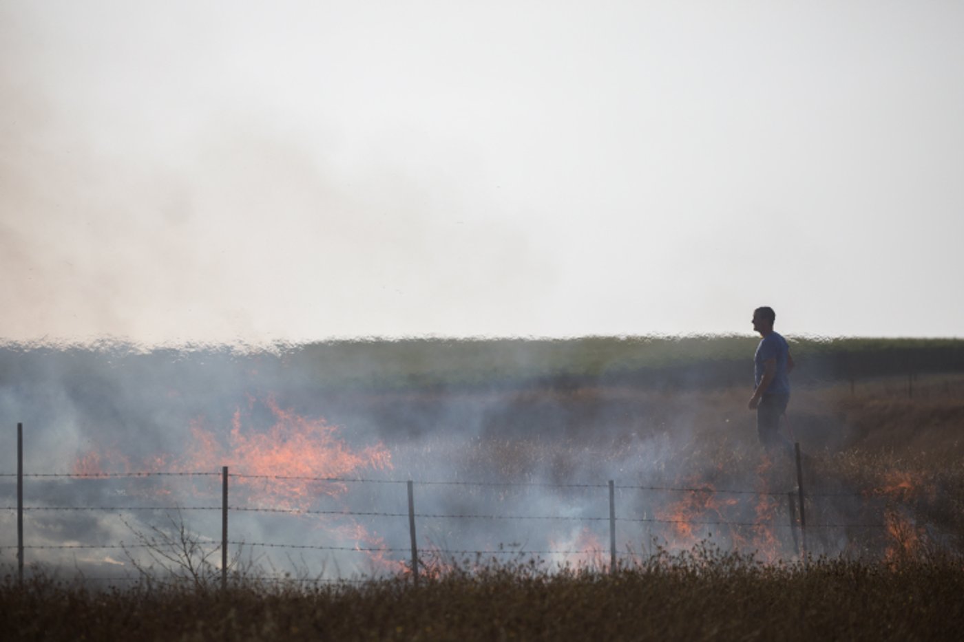 נאבקים באש: כך נראה טרור העפיפונים. צפו