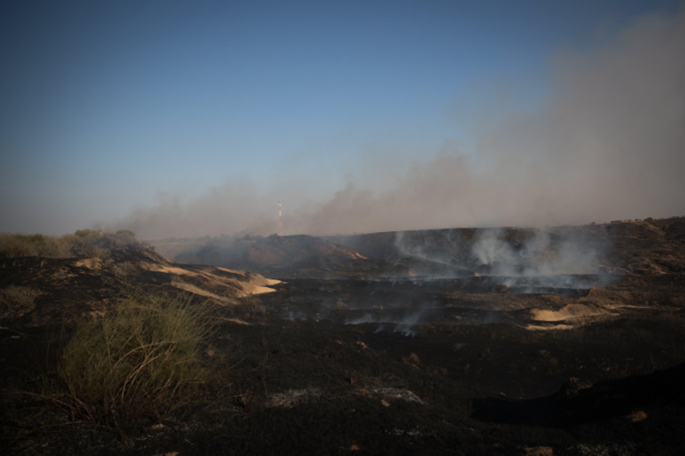 נאבקים באש: כך נראה טרור העפיפונים. צפו