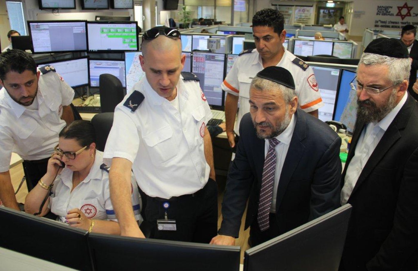 ראש עיריית בית שמש משה אבוטבול סייר במטה הארצי של מד"א בקרית אונו