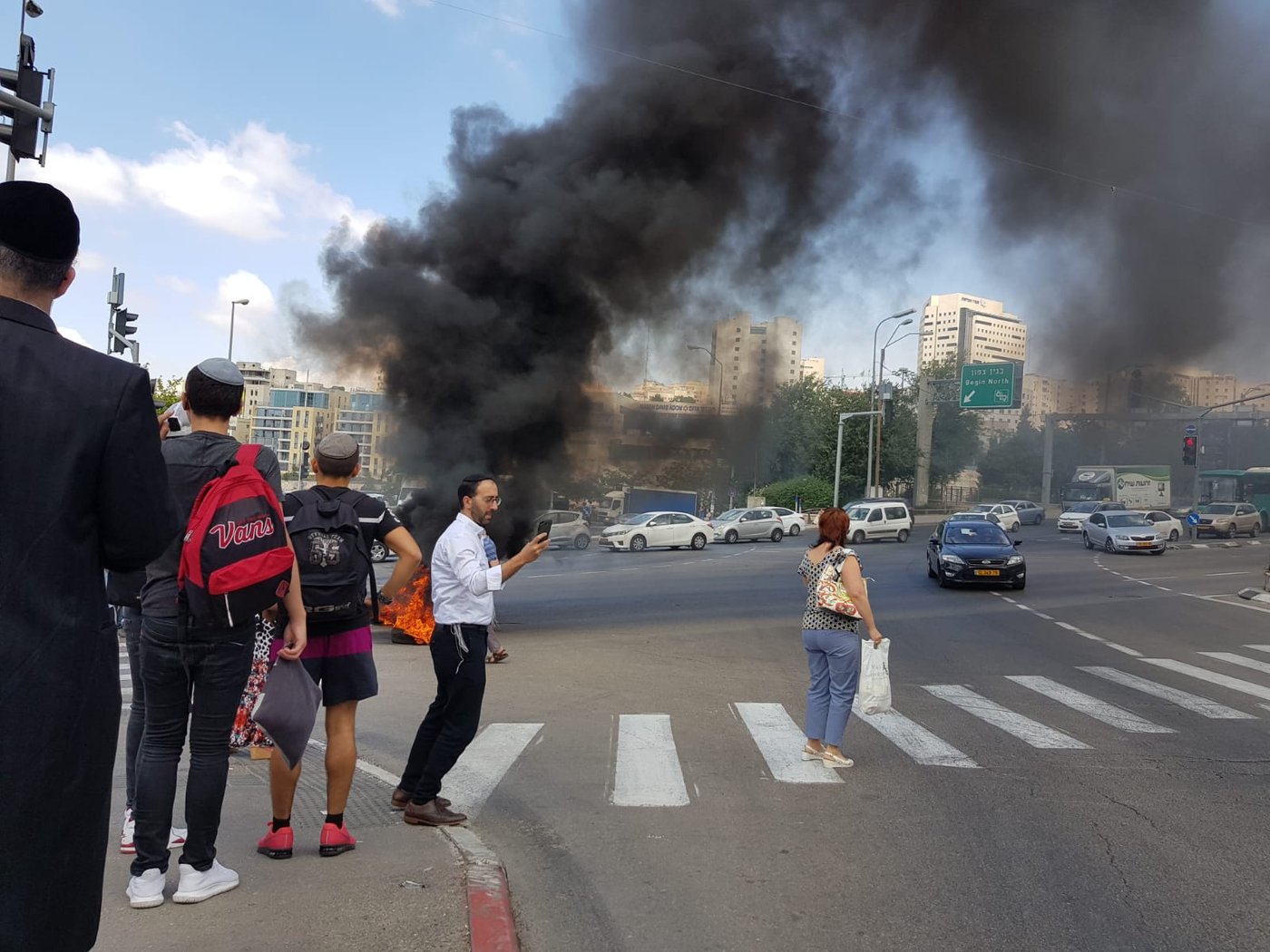 פעילי ימין חסמו את הכניסה לי-ם; 4 נעצרו