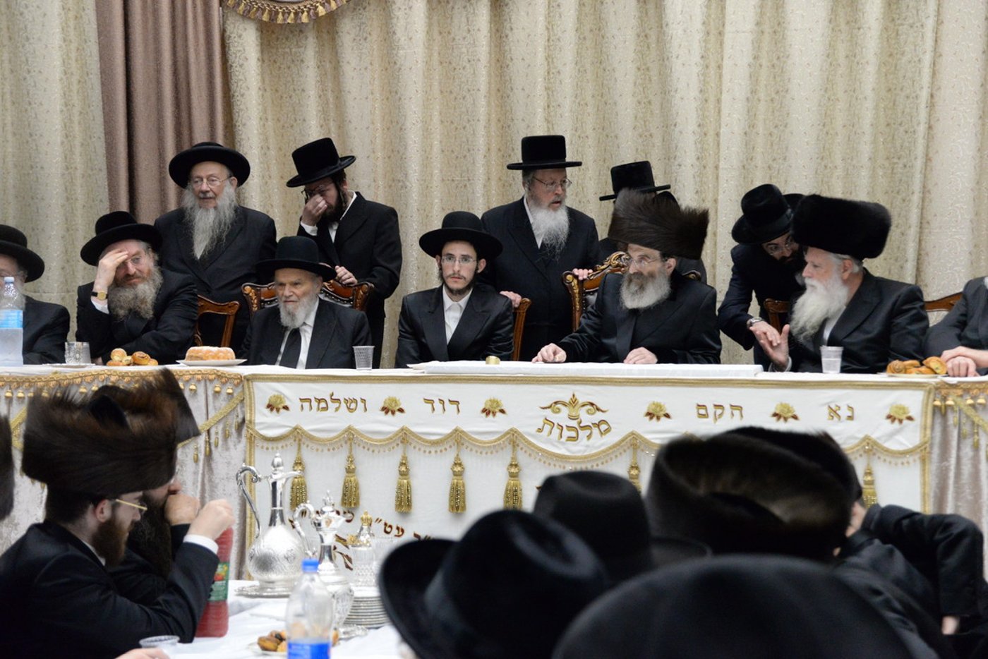 שמחת אירוסי בת האדמו"ר מסאדיגורא • צפו