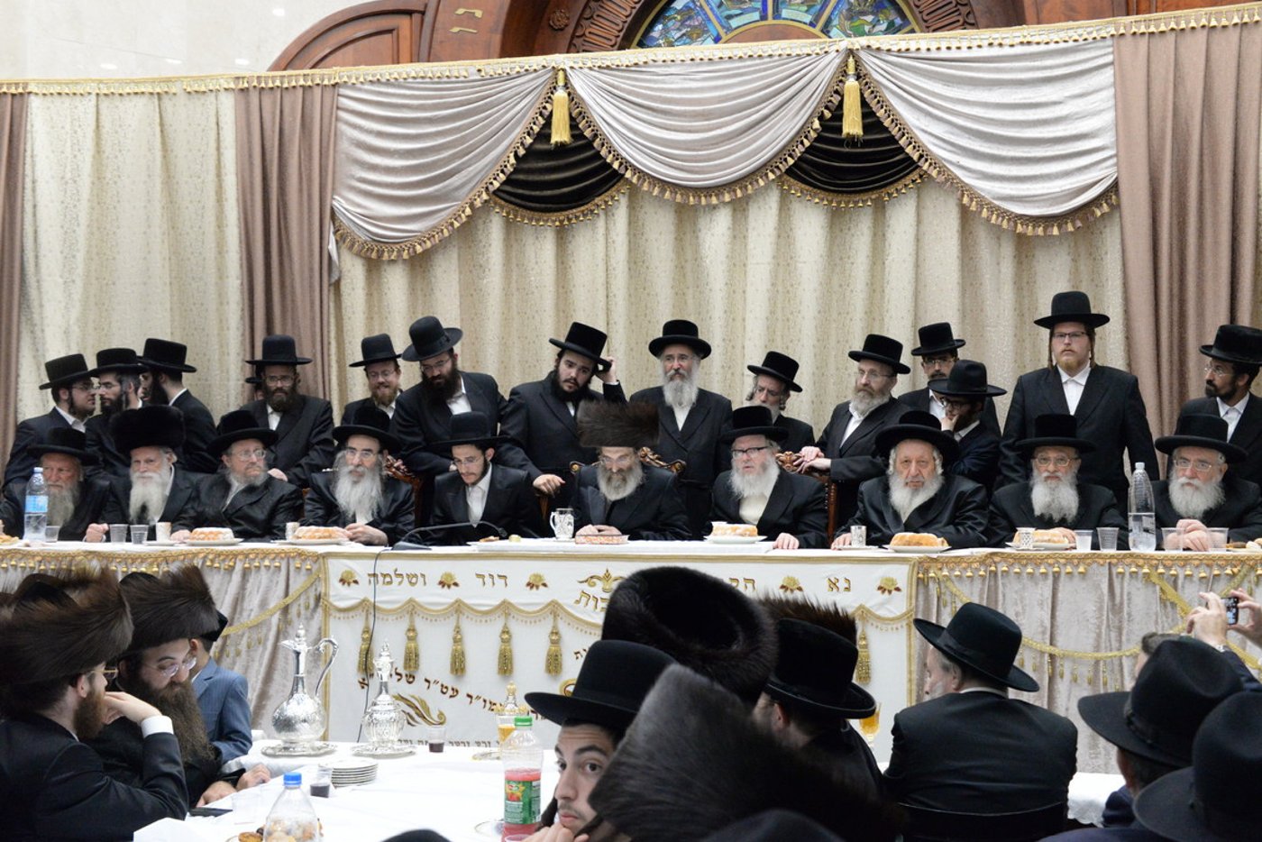 שמחת אירוסי בת האדמו"ר מסאדיגורא • צפו