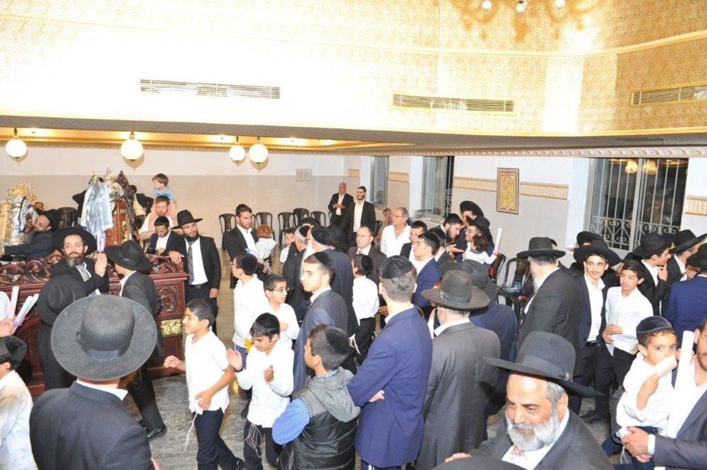 הכנסת ספר תורה לתלמוד תורה 'אור שרגא'