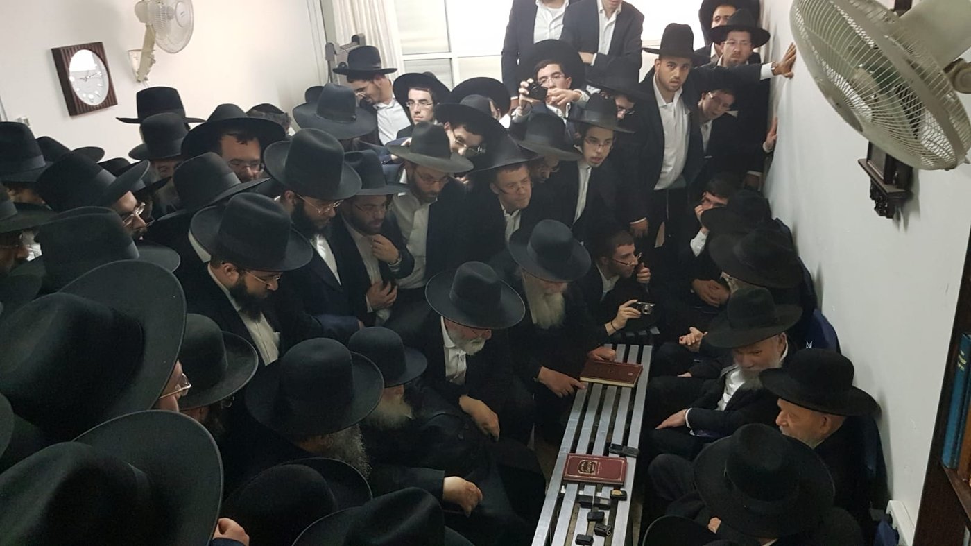 שר התורה ניחם את ראש הישיבה • תיעוד