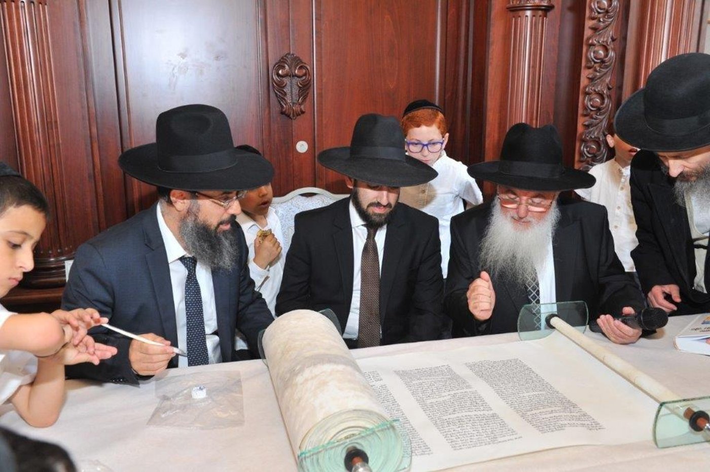 הכנסת ספר תורה לתלמוד תורה 'אור שרגא'