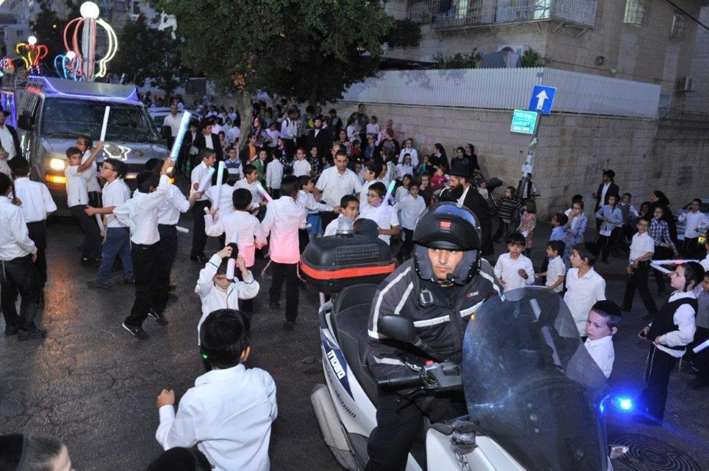 הכנסת ספר תורה לתלמוד תורה 'אור שרגא'