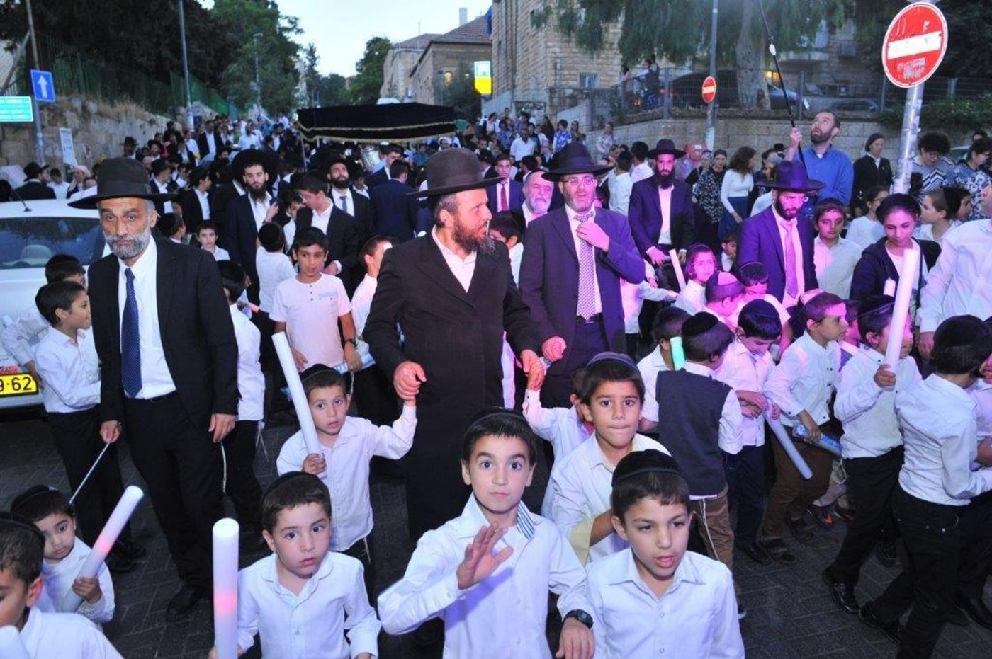 הכנסת ספר תורה לתלמוד תורה 'אור שרגא'