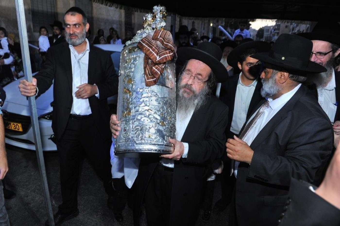 הכנסת ספר תורה לתלמוד תורה 'אור שרגא'
