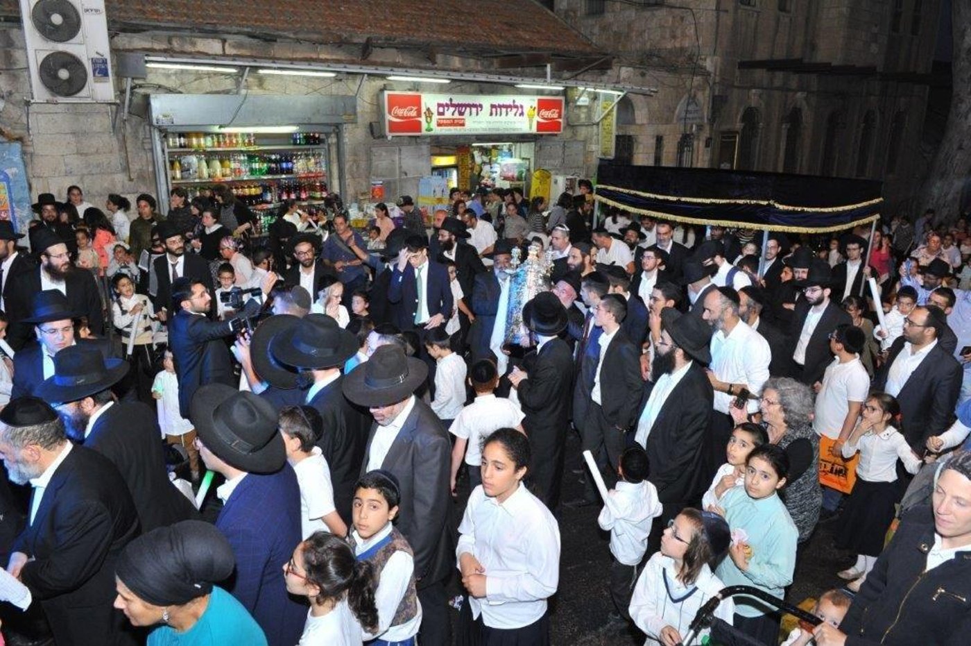 הכנסת ספר תורה לתלמוד תורה 'אור שרגא'