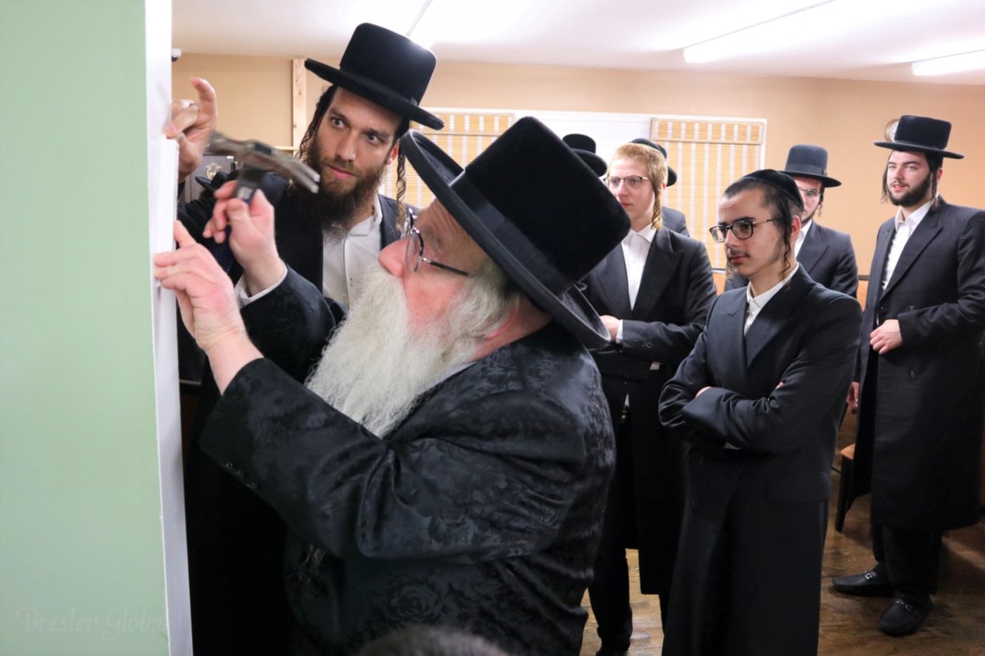 מעמד חנוכת הבית לישיבה של בעל המנגן