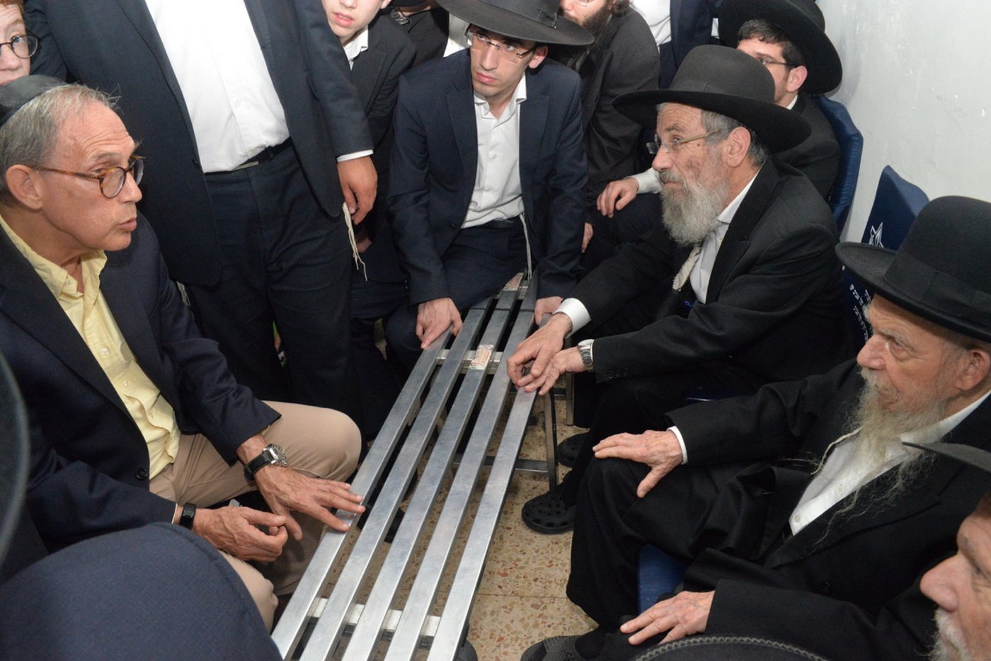בעריש תיעד: הניחום אצל הגר"ג אדלשטיין
