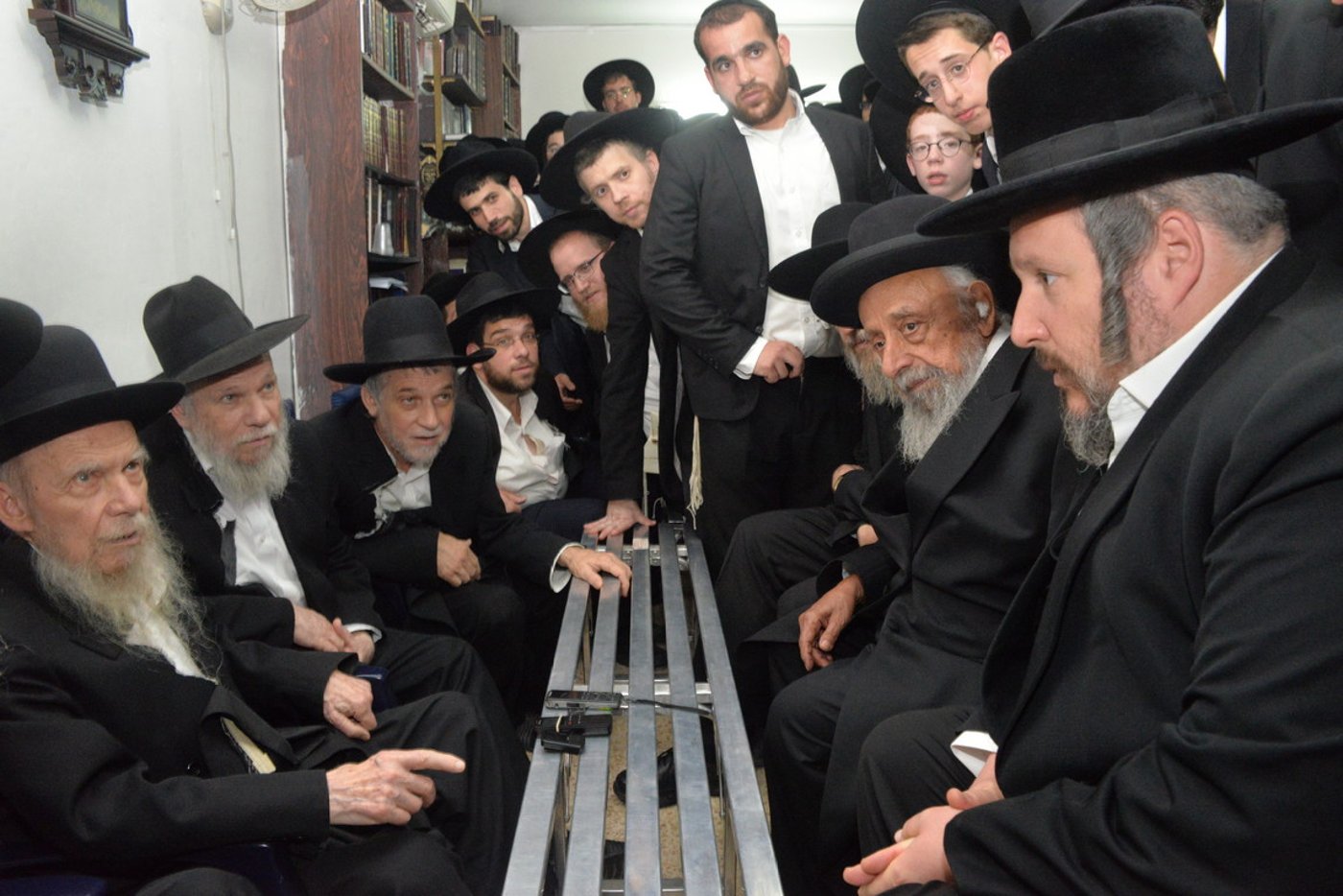 מדוע ראש הישיבה מסר שיעור בעברית. צפו