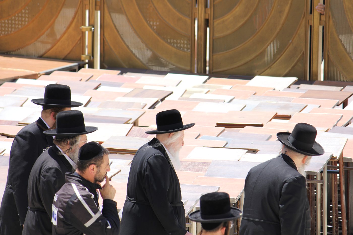 לפני הר הזיתים: האדמו"ר מגור התפלל בכותל המערבי