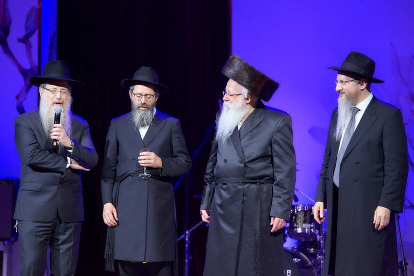 בשבע ברכות החלו בכתיבת ספר תורה • צפו