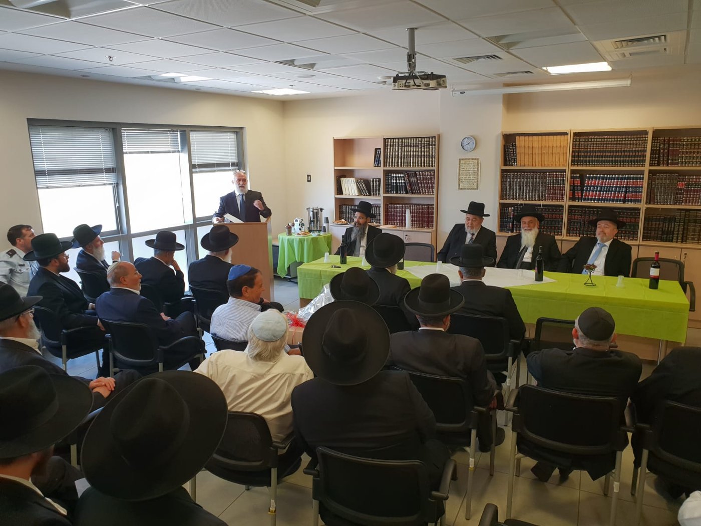 בלעדי: ראב"ד ירושלים הגאון רבי אליהו אברג'ל נפרד מבית הדין